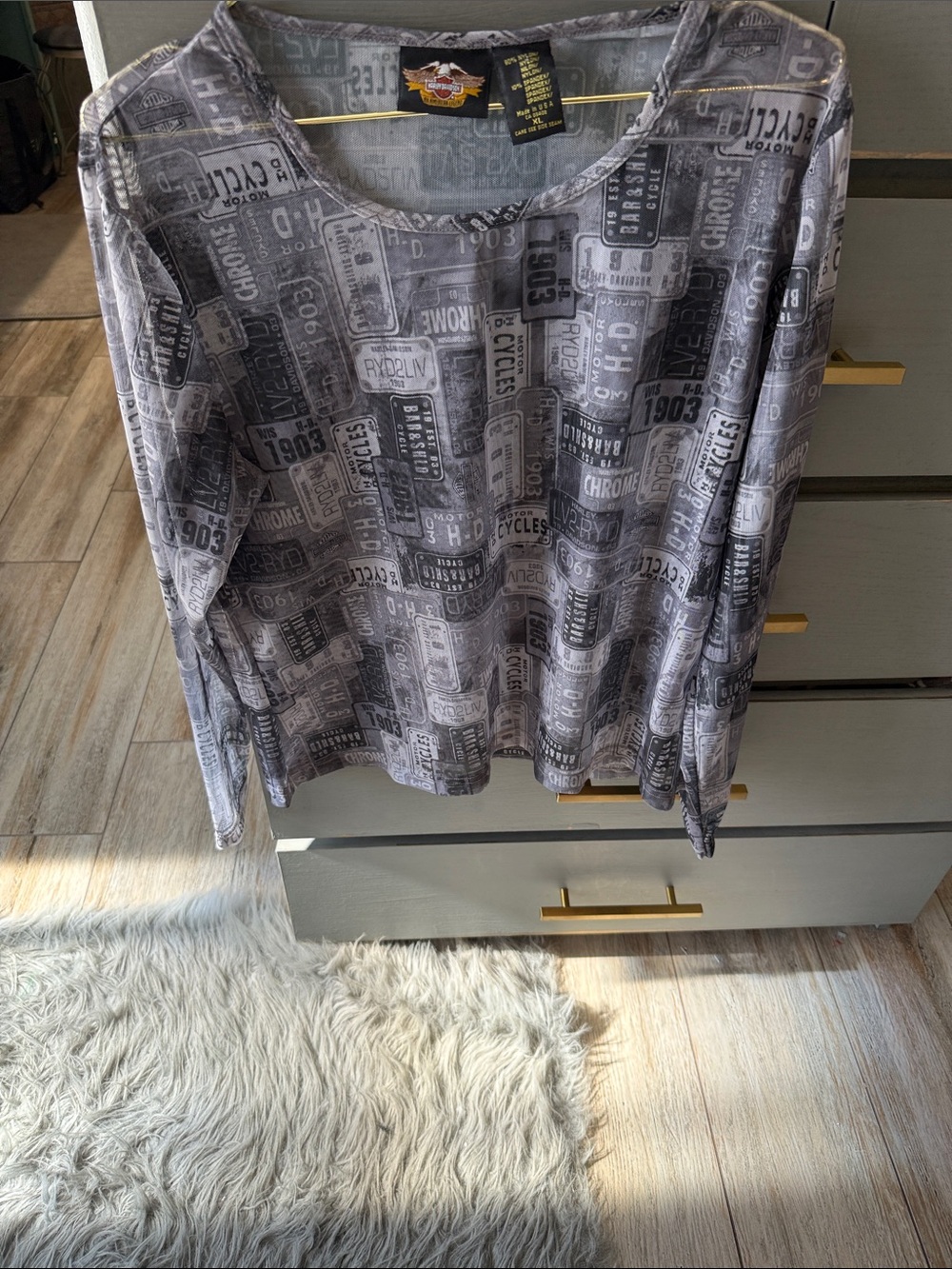Harley-Davidson Gray License Plate Print Long Sleeve Scoop Top